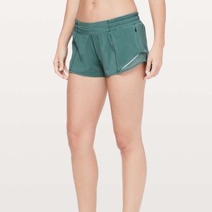 Lululemon Hotty Hot Shorts 2.5"